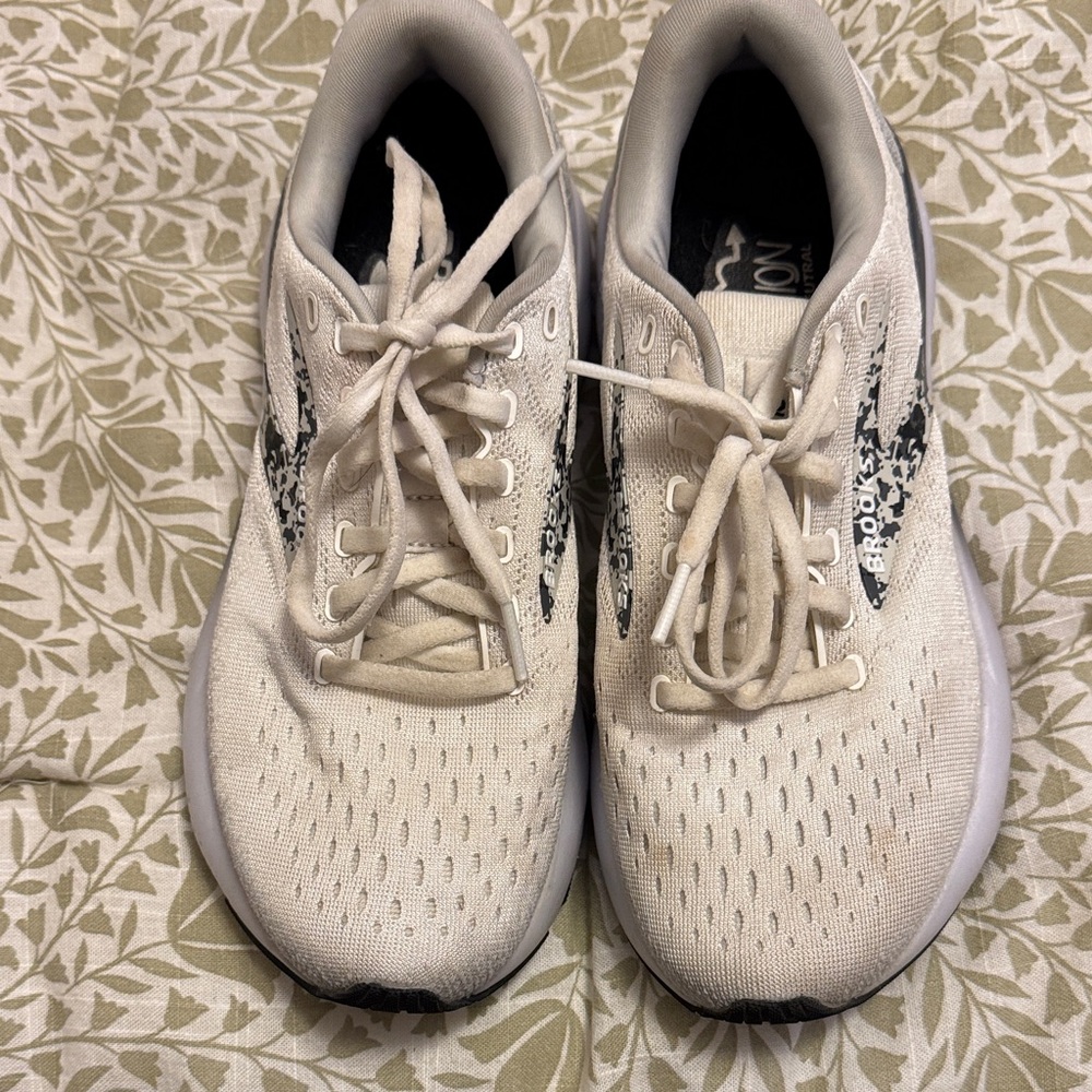 Brooks White Running Sneakers with Black Logo